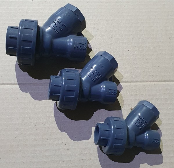 One-way valve with rubber membrane